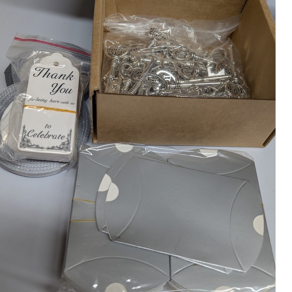 50pcs Wedding Favor Gift Set Skeleton Key Bottle Opener Silver NWT Heart LOVE